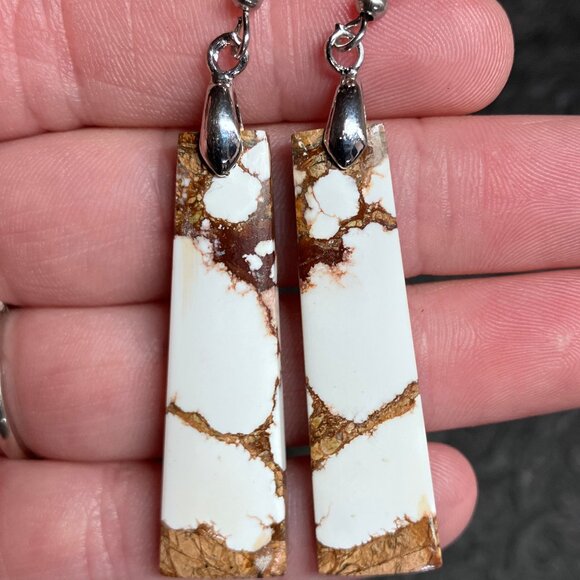 Wild Horse Turquoise Magnesite Crazy Horse Appaloosa Stone Earrings - Picture 4 of 6